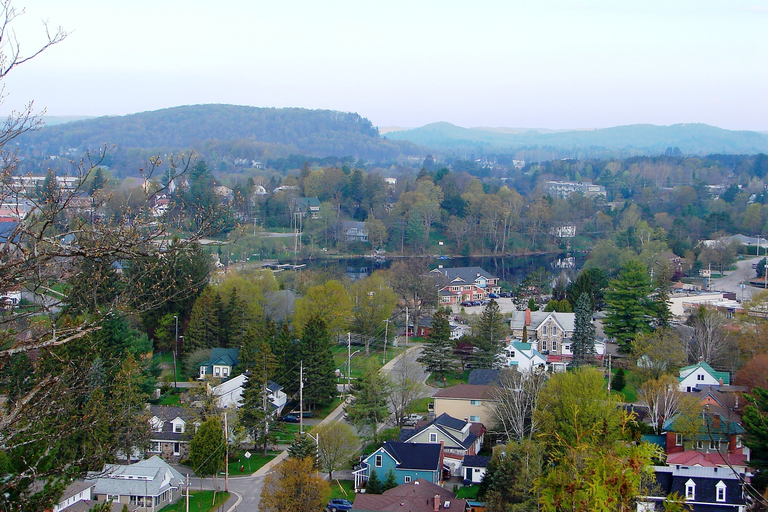 Off-Grid Solar for Energy Independence in Huntsville, Ontario